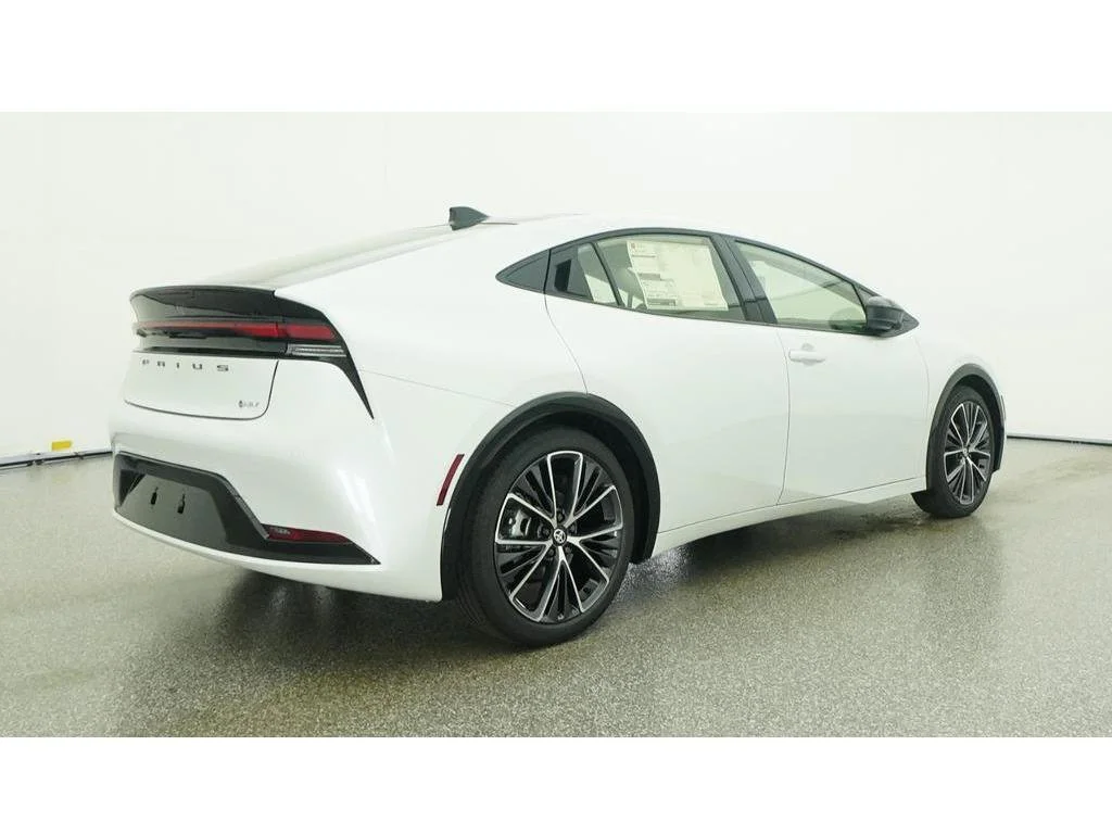 New 2027 Wind Chill Pearl Toyota XLE image 25
