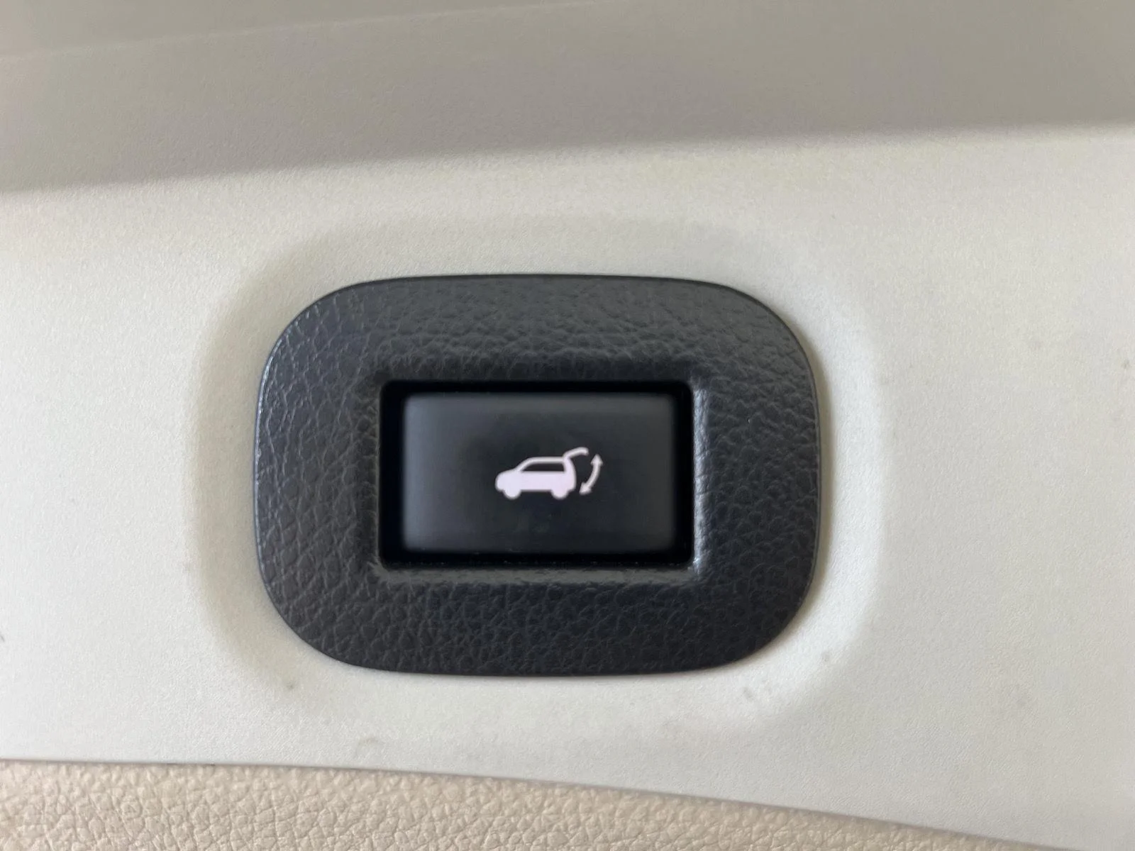 Used 2016  Nissan SL image 26