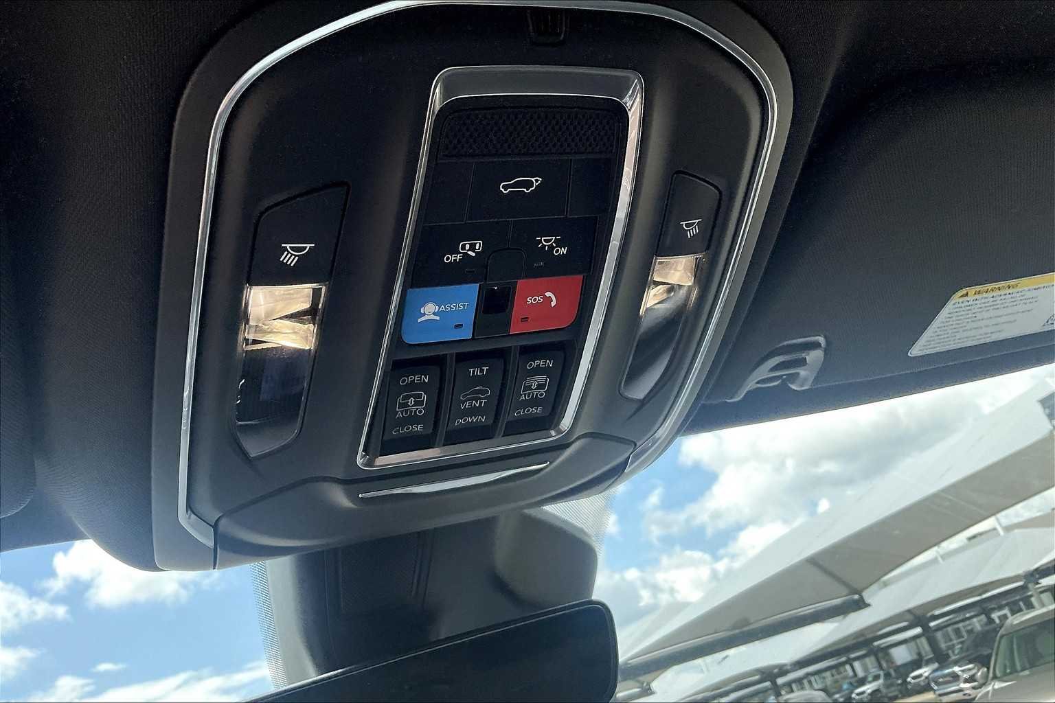 2025 Jeep Wagoneer L Series II - Photo 17