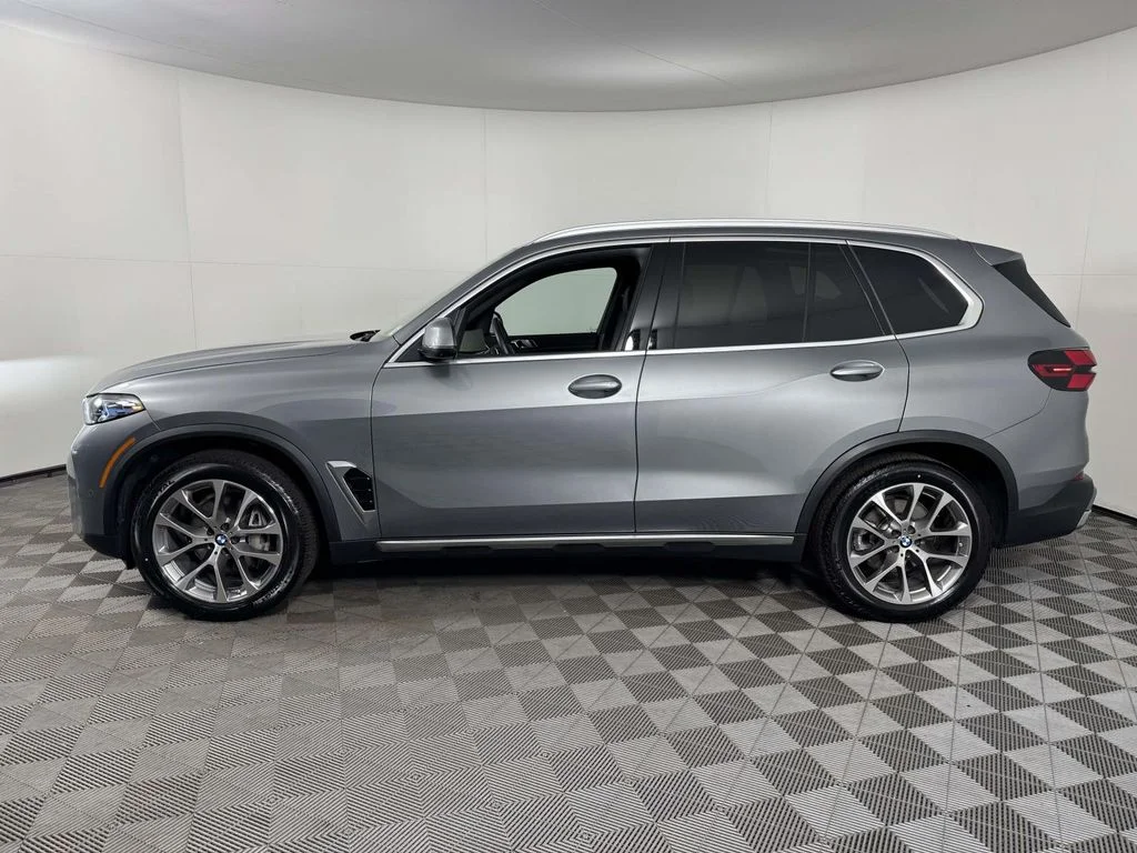 Used 2026 Gray BMW xDrive40i image 11