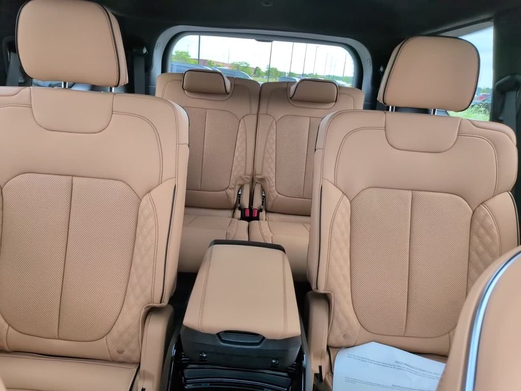 New 2026 White/off-white Jeep Summit image 28