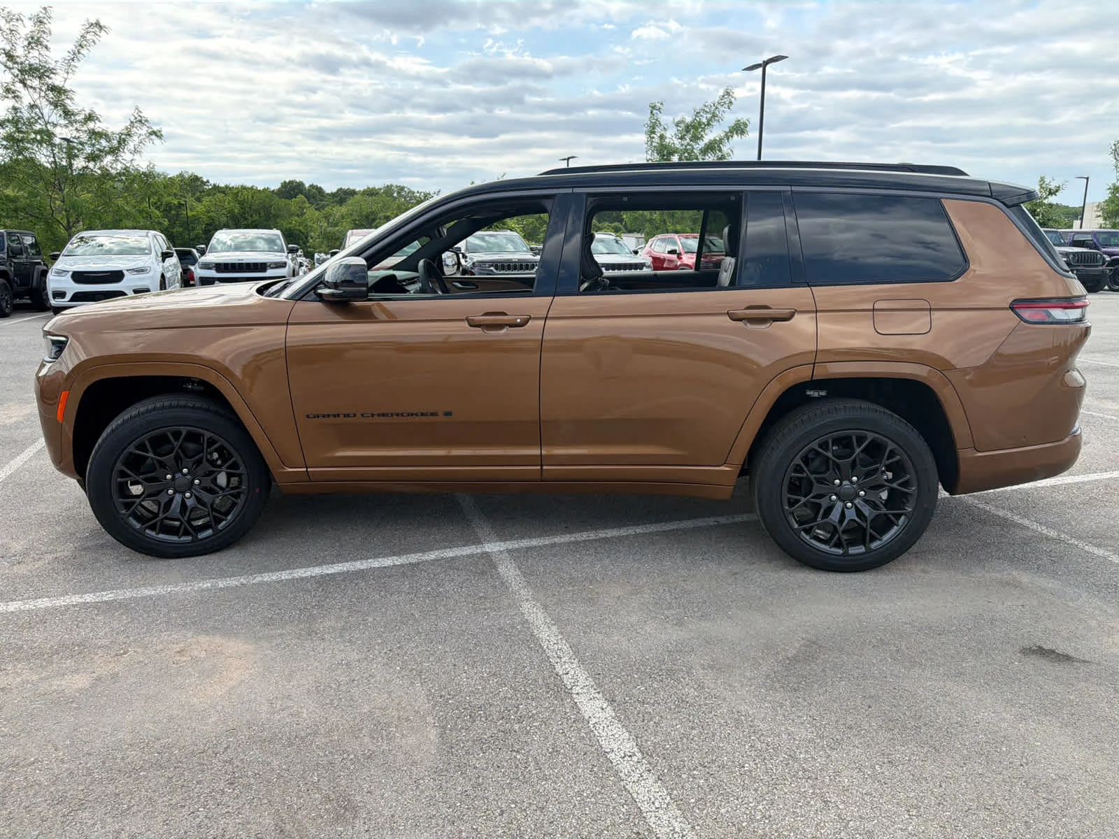 New 2026 Copper Shino Metallic Clear-Coat Exterior Paint Jeep Summit image 9