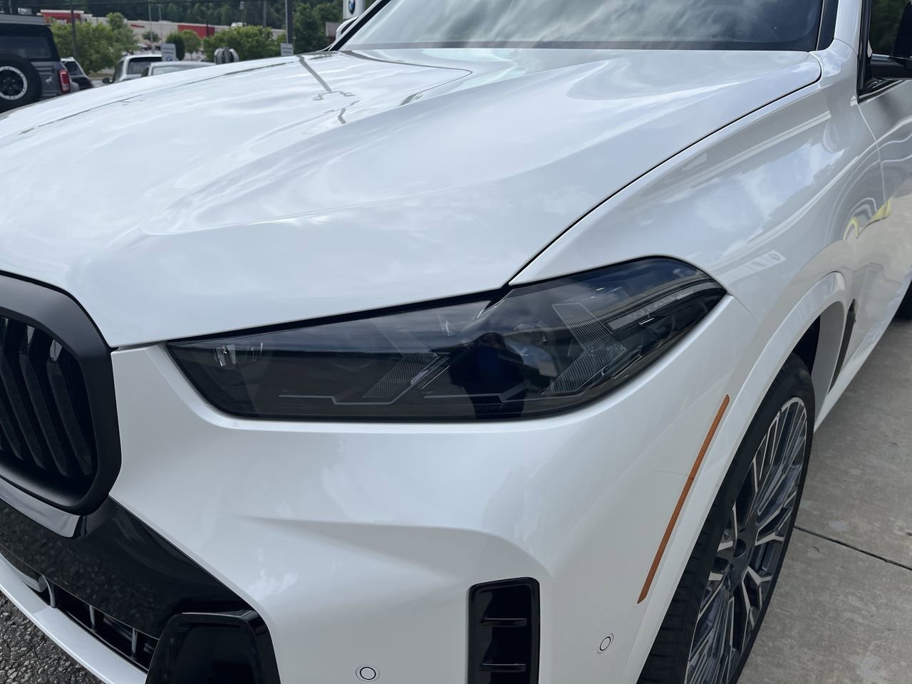 New 2026 Mineral White Metallic BMW xDrive40i image 11