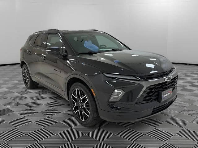 Certified Used 2025 Black Chevrolet RS image 7