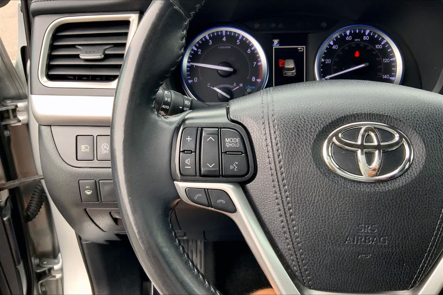 Used 2019 Celestial Silver Metallic Toyota XLE image 21