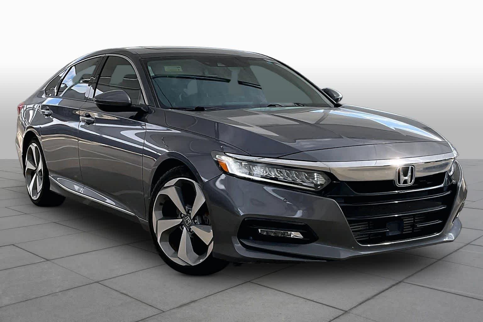Used 2018 Modern Steel Metallic Honda Touring 1.5T image 3