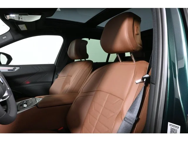 New 2027 Vancouver Green Metallic BMW 40 xDrive image 15