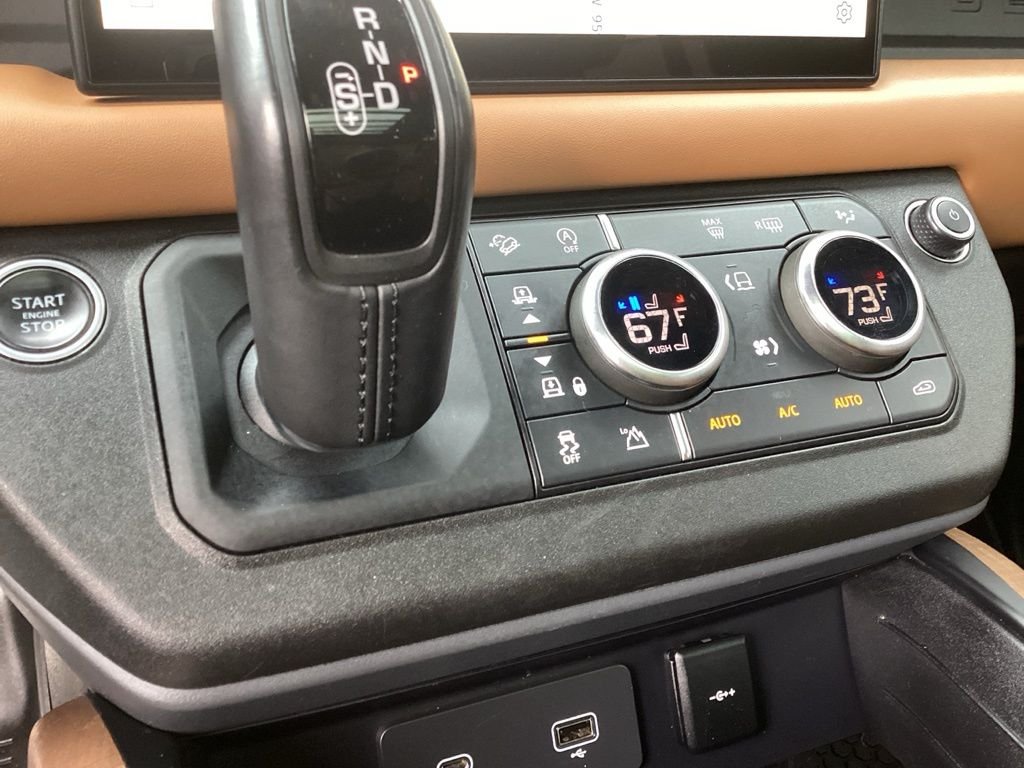 Used 2022  Land Rover X image 22