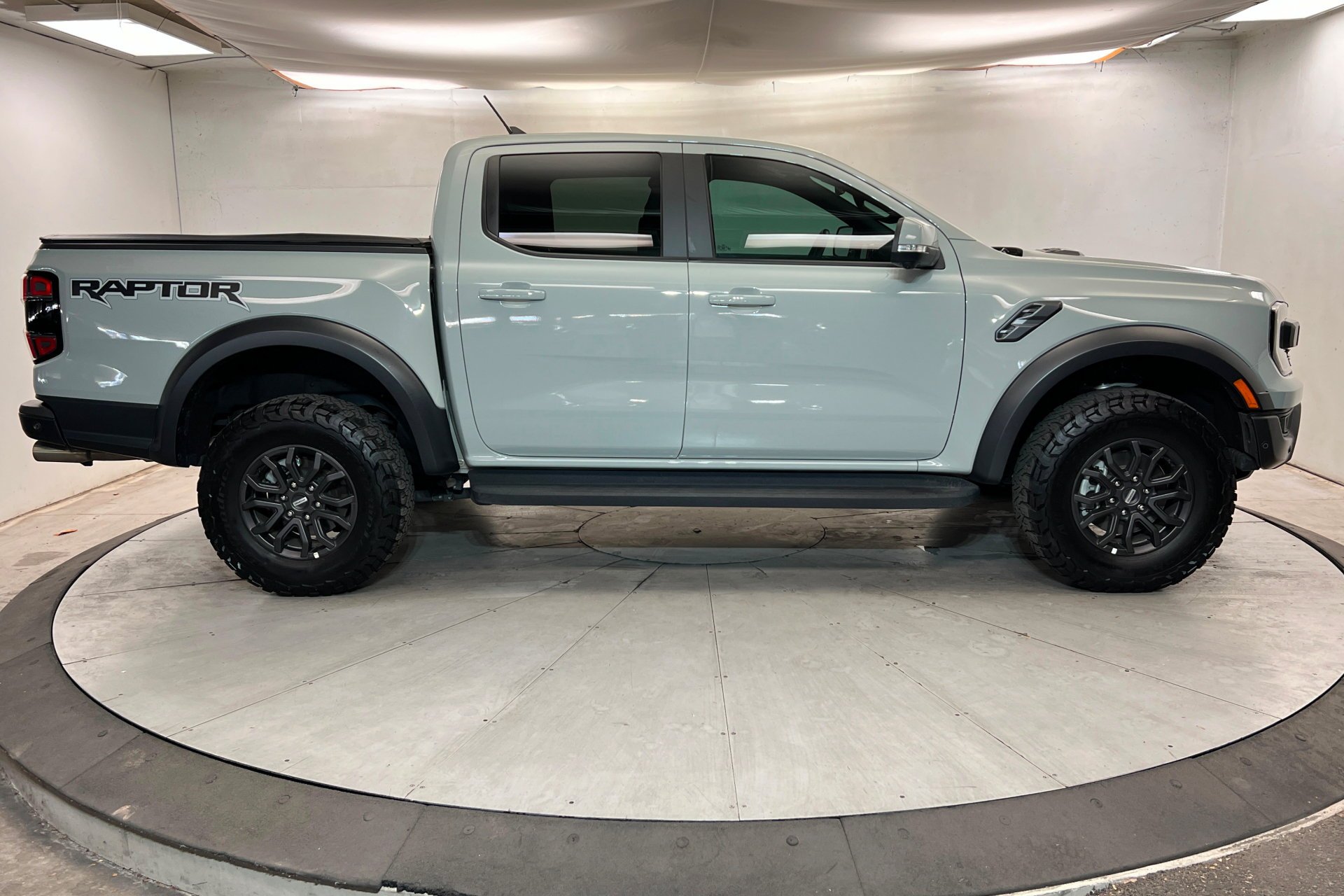 Used 2024 CACTUS GRAY Ford Raptor image 7