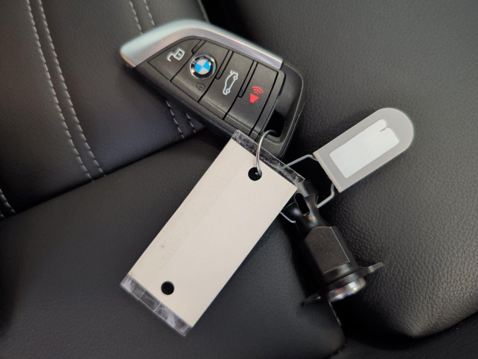 Used 2026 Alpine White BMW  image 41