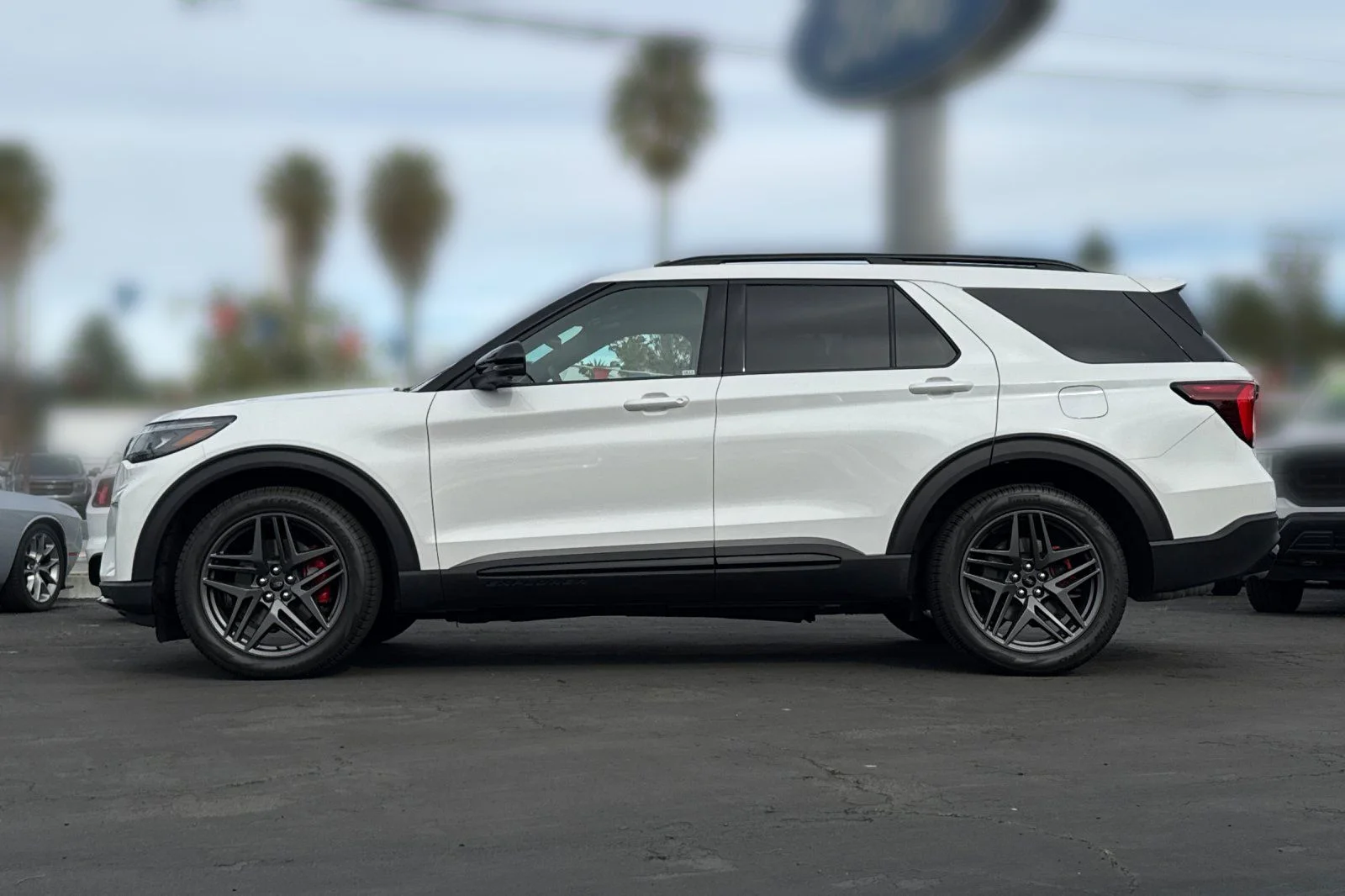 2026 Ford Explorer ST - Photo 7