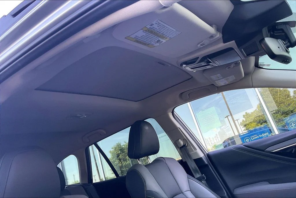 Used 2025 Silver Subaru Onyx Edition image 25
