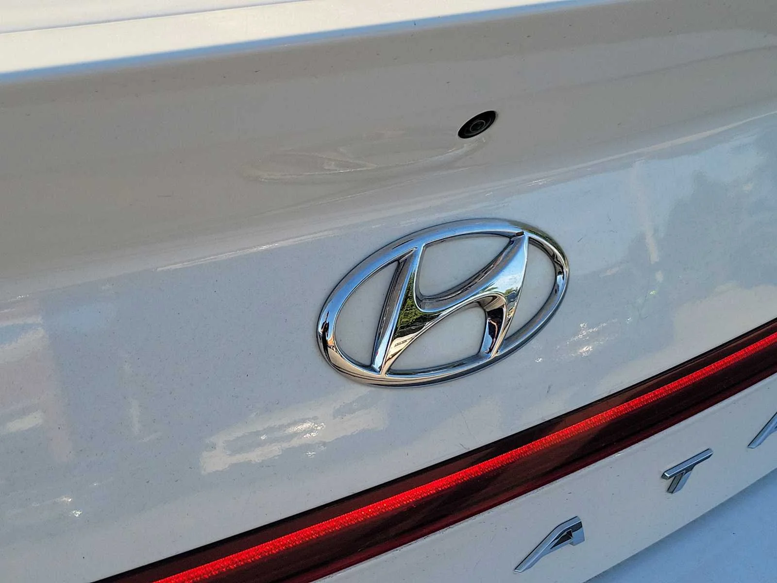 Used 2020 White Hyundai SEL image 5