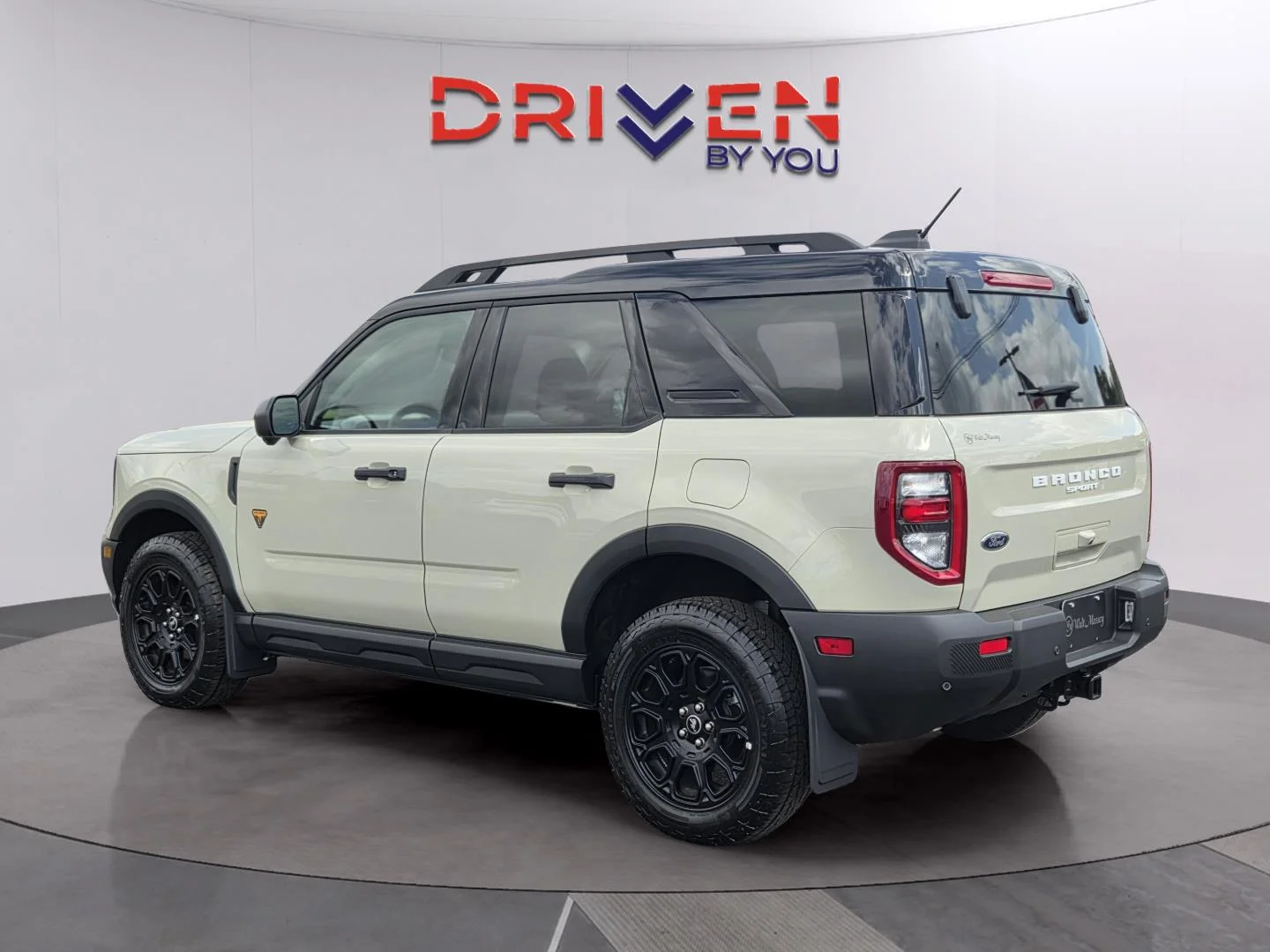 Used 2025 Desert Sand Ford Badlands image 3