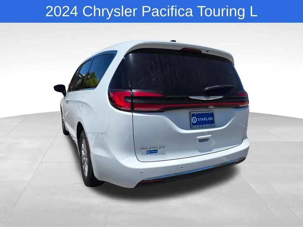 Used 2024  Chrysler Touring L image 7
