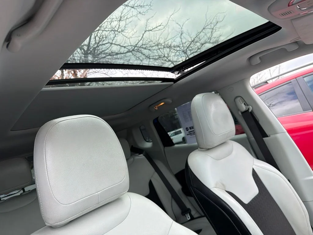 Used 2021 Blue Jeep Latitude image 30