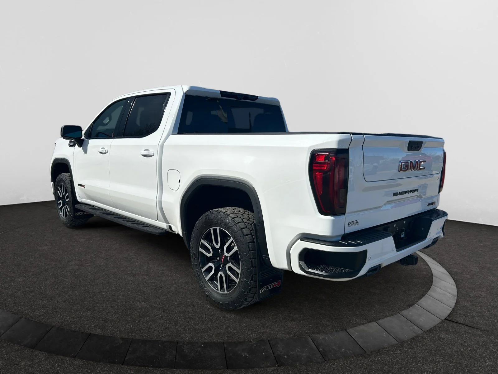 Used 2022 White GMC AT4 Crew Cab image 3