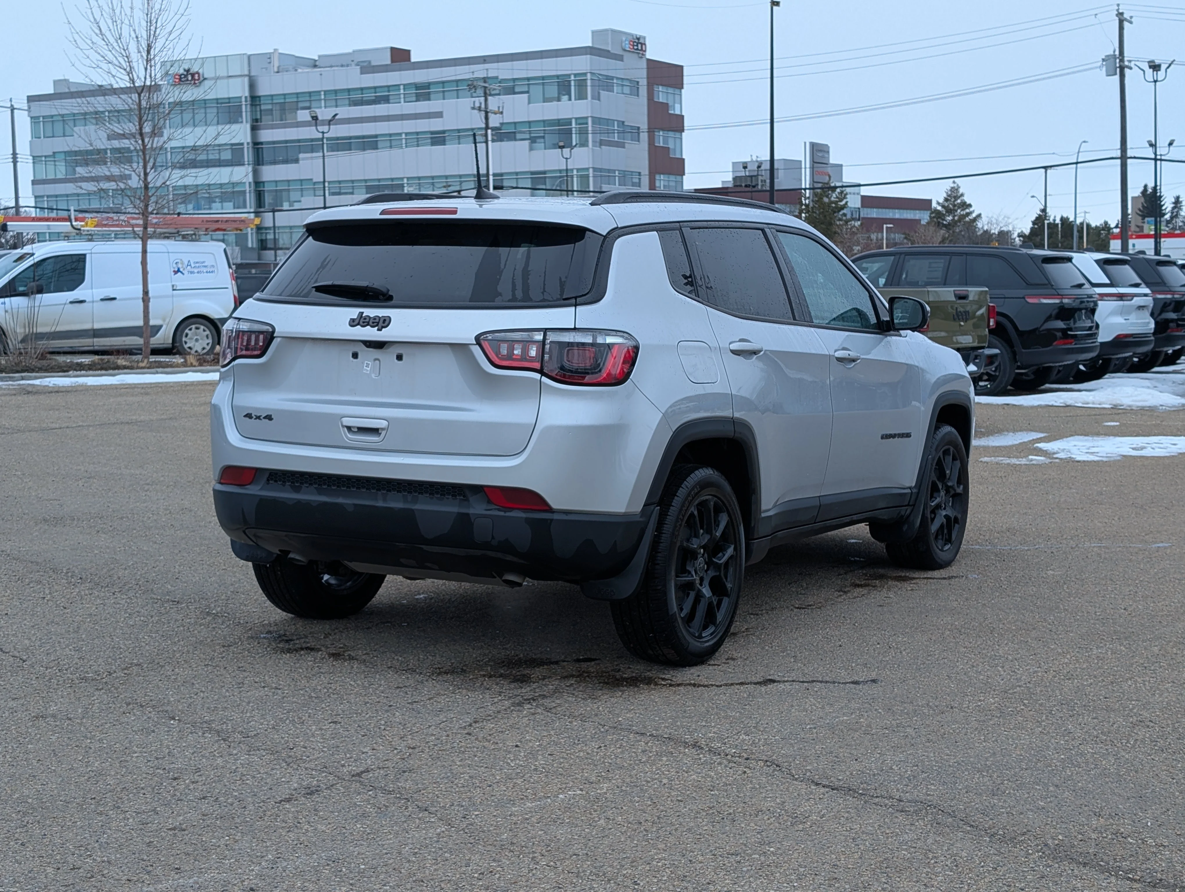 New 2025 Silver Zynith Metallic Jeep Altitude image 7