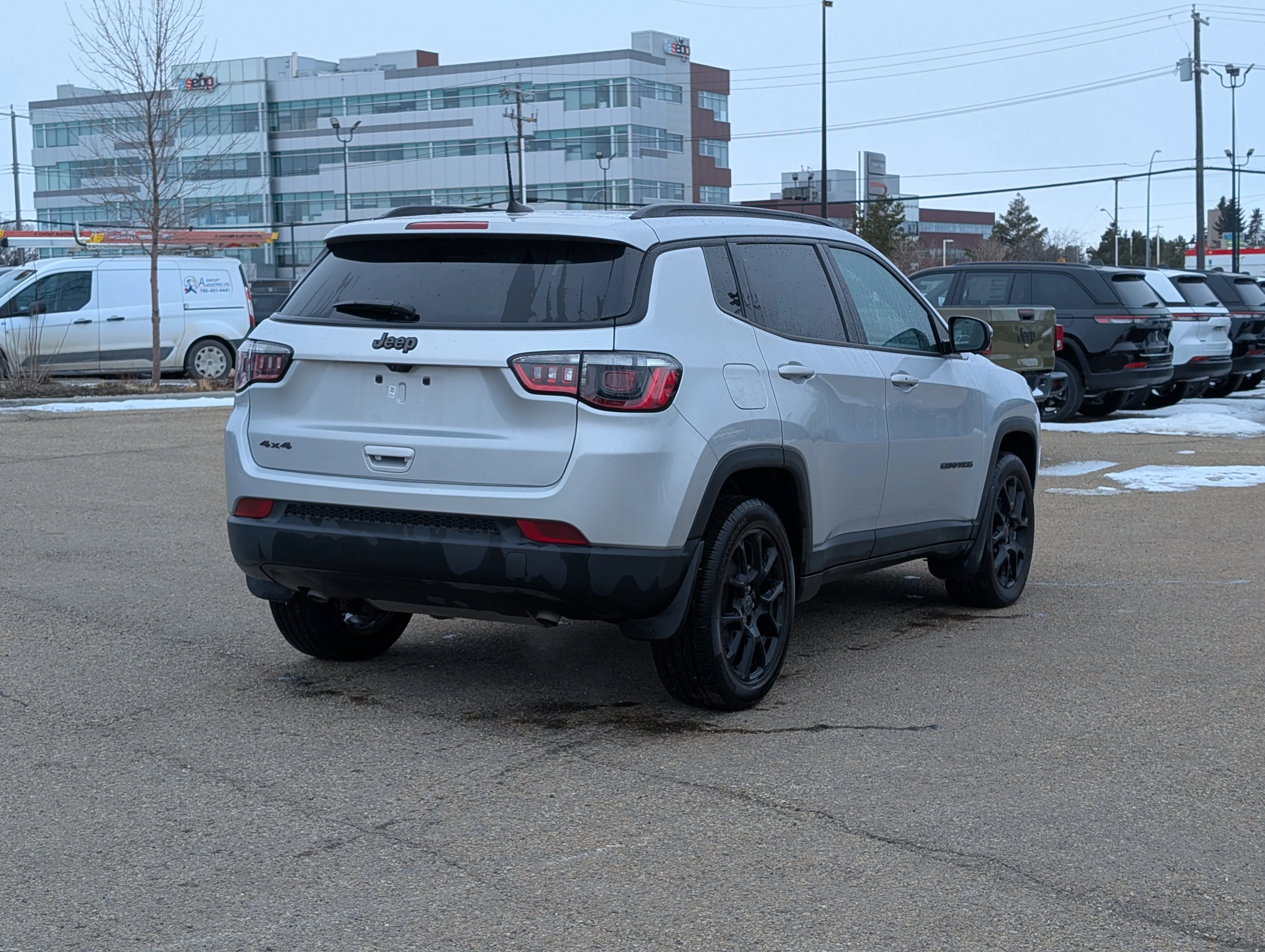 New 2025 Silver Zynith Metallic Jeep Altitude image 7