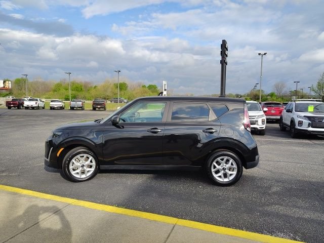 Used 2025 Black Kia LX image 4
