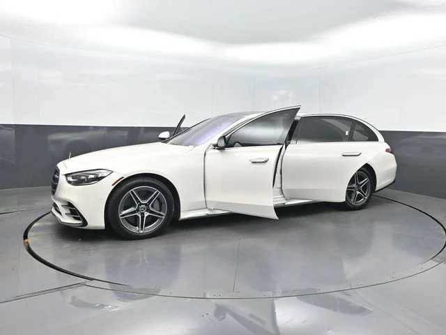 Used 2022 White Mercedes-Benz S 580 image 40