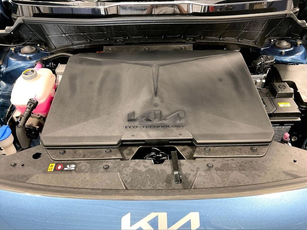 Used 2024 Blue Kia Wind image 33
