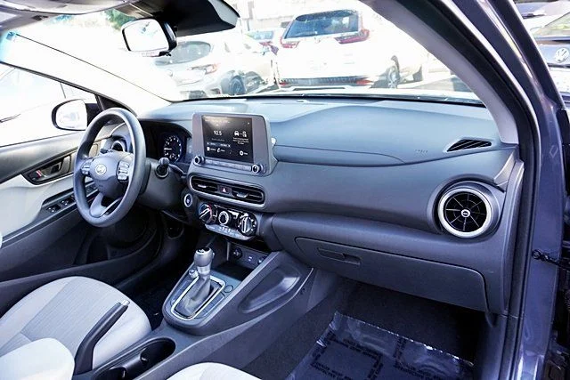 Used 2023 Gray Hyundai SEL image 9