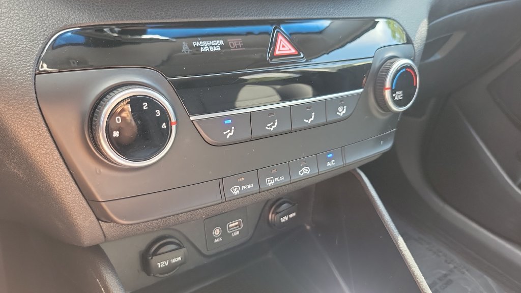 Used 2019 Blue Hyundai SE image 18