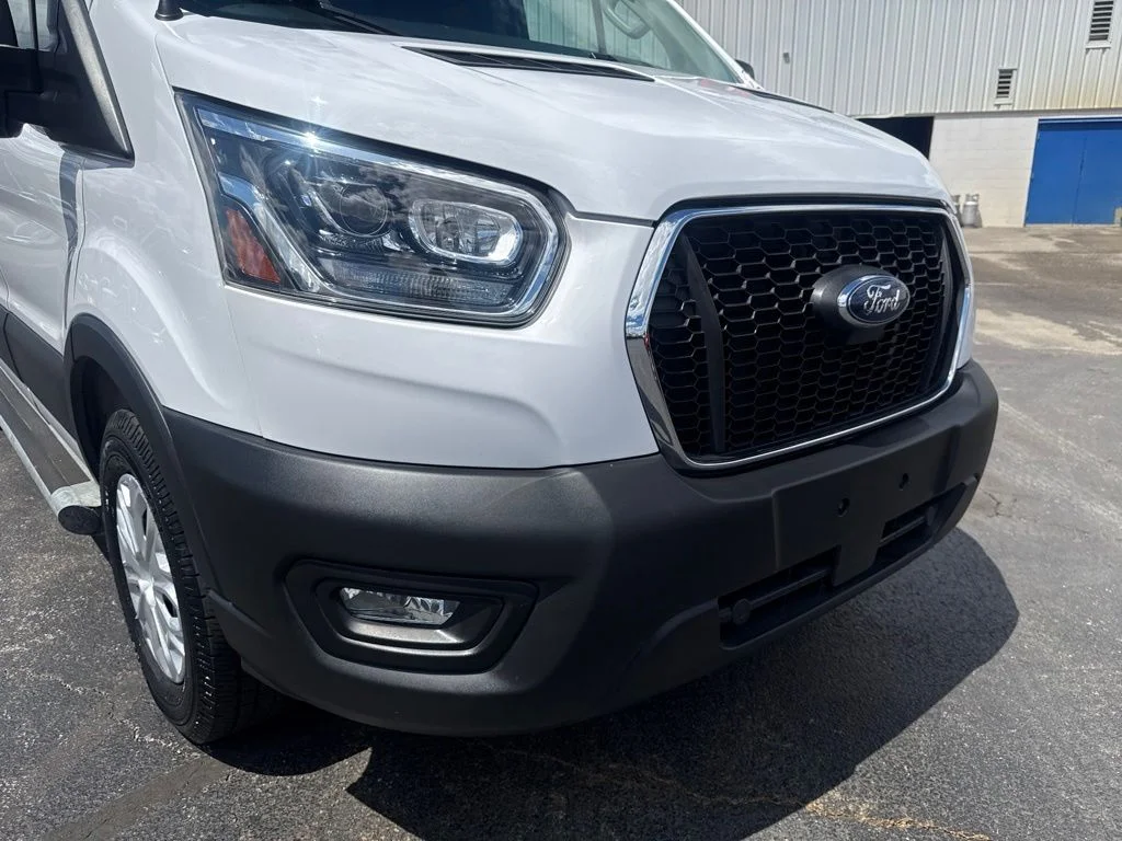 Used 2023 Oxford White Ford Base image 15