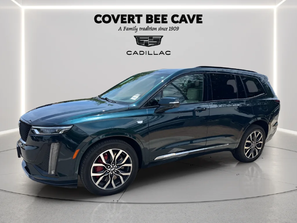 Used 2025 Green Cadillac Sport image 3