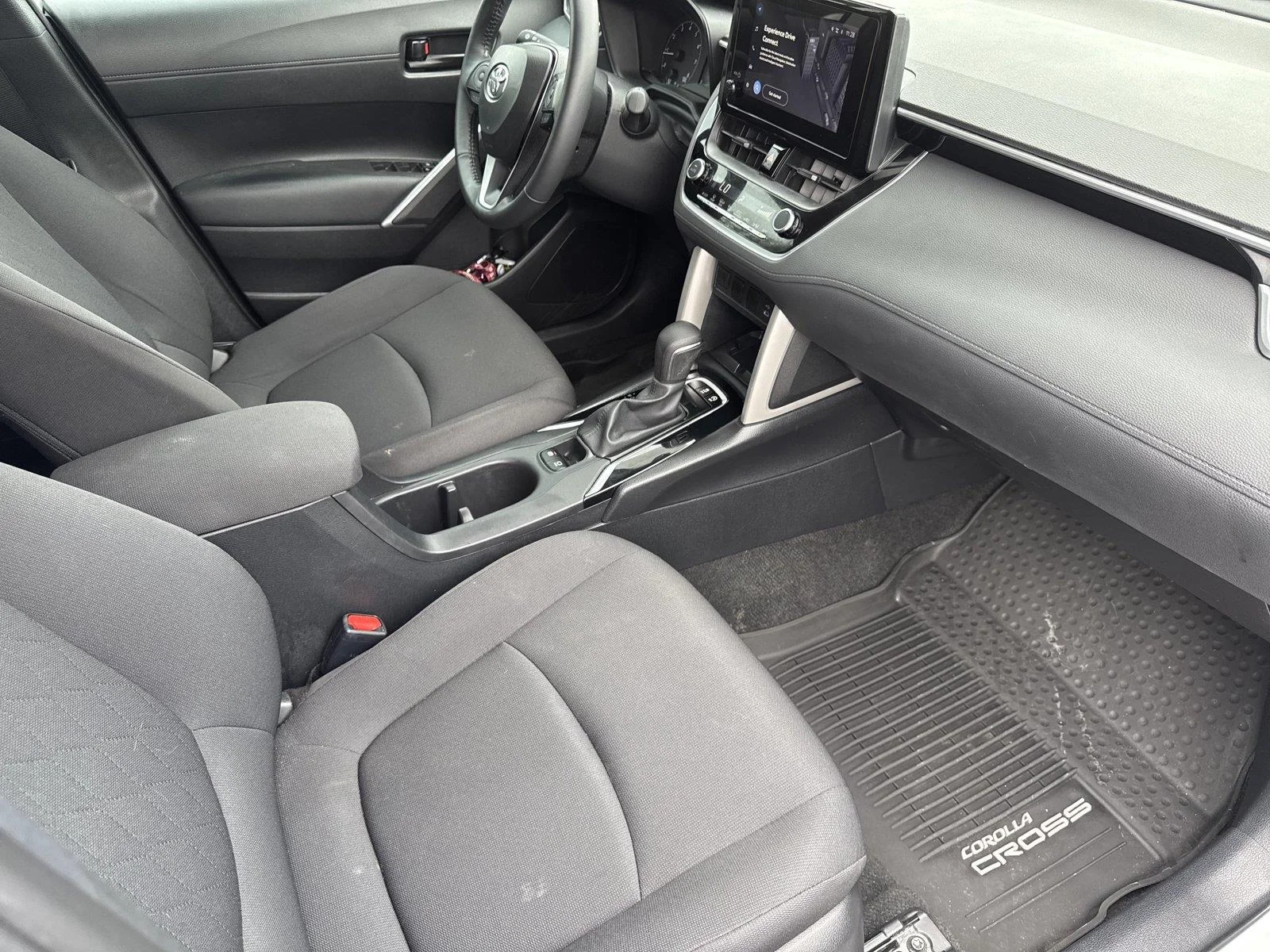 Used 2024 Wind Chill Pearl Toyota LE image 27