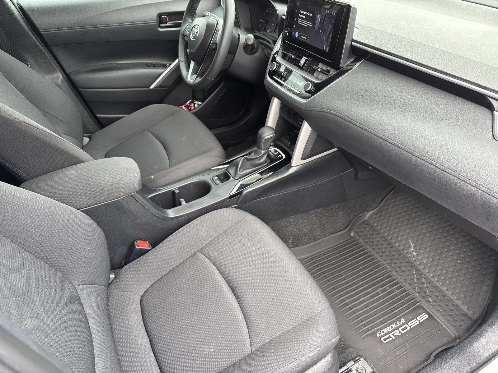 Used 2024 Wind Chill Pearl Toyota LE image 27