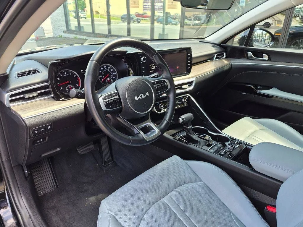 Used 2024 Black Kia EX image 12