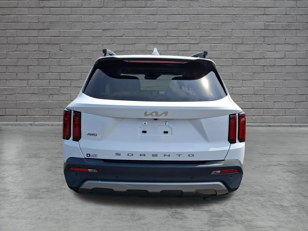Used 2022 White Kia X-Line EX image 10