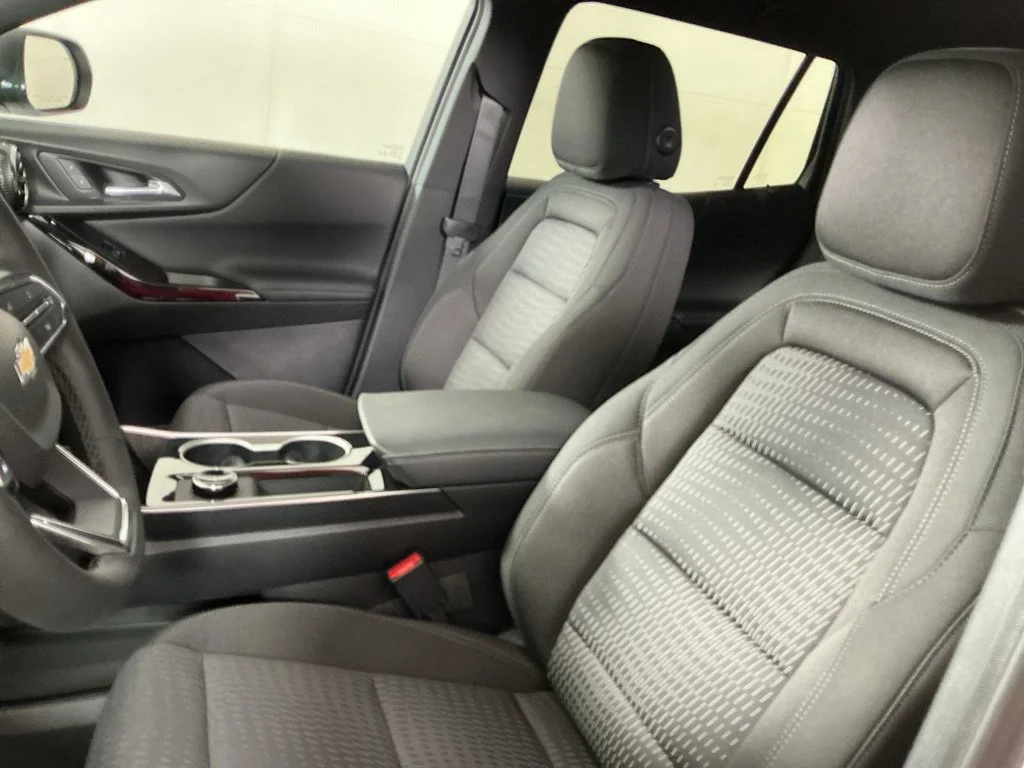 New 2027 Summit White Chevrolet LT image 5