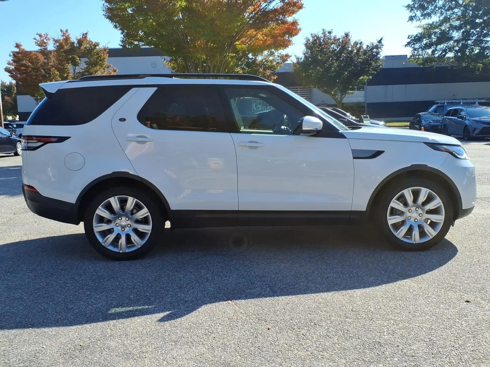Used 2020 Fuji White Land Rover SE image 7