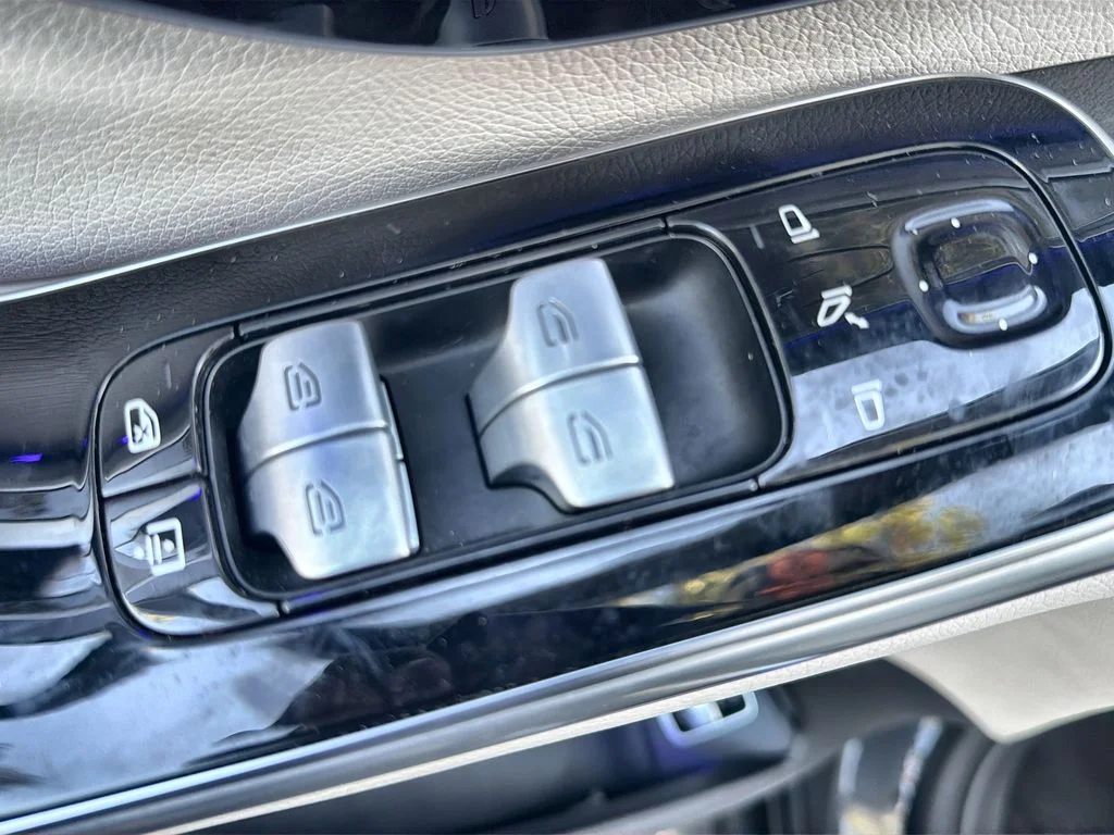 Used 2023 Gray Mercedes-Benz S 500 image 15