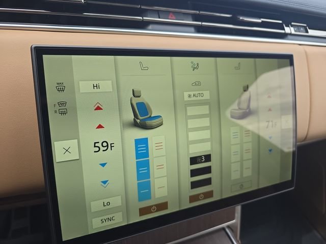 New 2027 Charente Grey Land Rover SE image 17