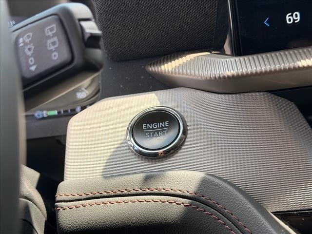Used 2025 Agate Black FORD Active image 18