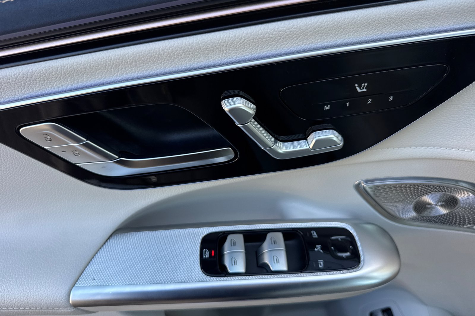 Certified Used 2023 Blue Mercedes-Benz 500 SUV image 25