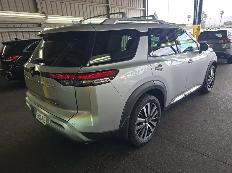 Used 2022 Nissan Pathfinder Platinum with VIN 5N1DR3DH8NC223509 for sale in Kansas City