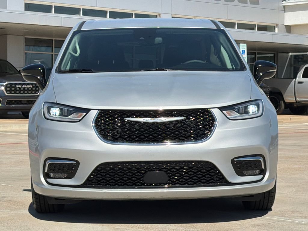 Used 2024 Silver Chrysler Touring L image 2