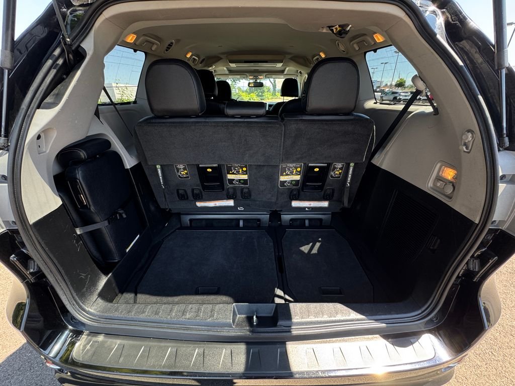 Used 2016 Midnight Black Metallic Toyota SE Premium image 10