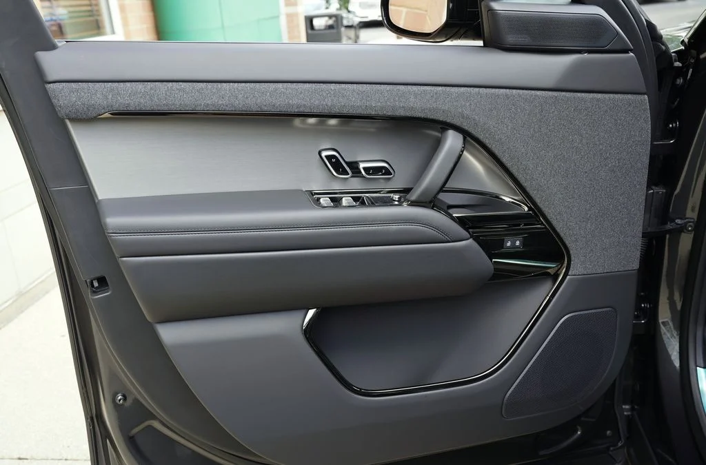 New 2026 Carpathian Grey Land Rover SE image 10