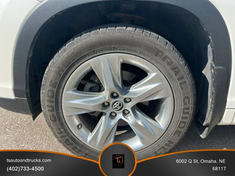 Used 2017 White Toyota Limited Sport Utility 4D image 12