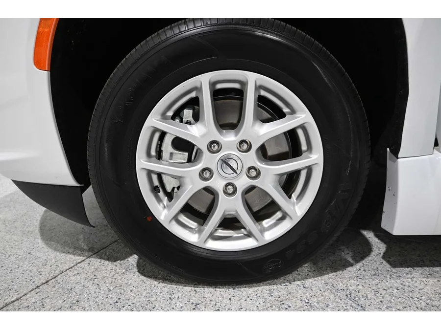 Used 2022 WHITE Chrysler Touring L Mobility Handicap Van image 12