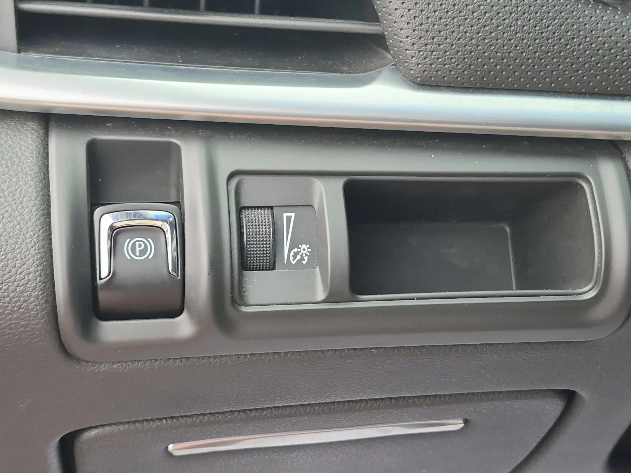 Used 2019 Black Raven Cadillac Luxury image 17