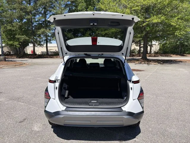 Used 2026 White Hyundai SEL Premium image 26