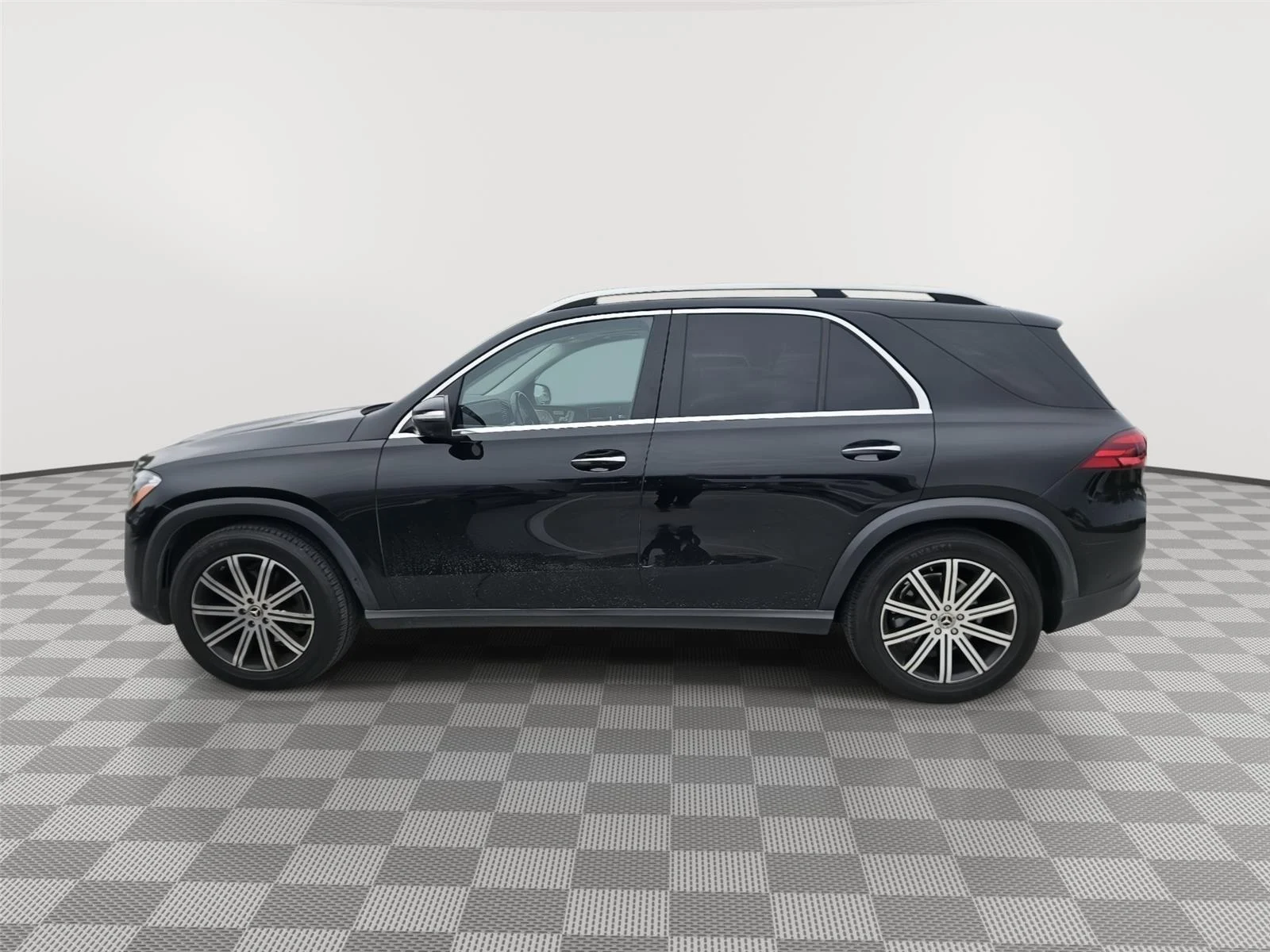 Used 2024 Black Mercedes-Benz GLE 350 4MATIC® SUV image 4