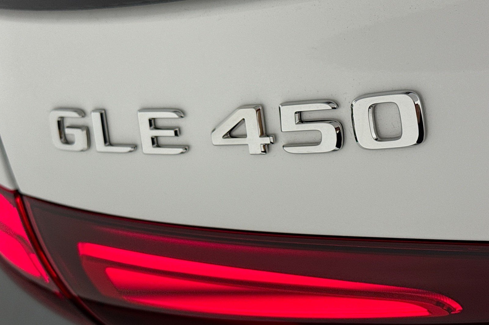 New 2026 Polar White Mercedes-Benz GLE 450 4MATIC® SUV image 8
